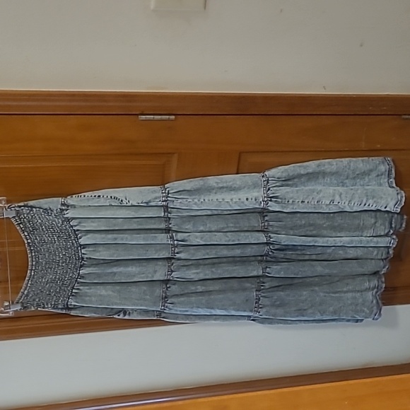 Light Washed Denim Tiered Maxi Skirt Women's Blue Sz Sm Oli & Hali - Picture 2 of 2